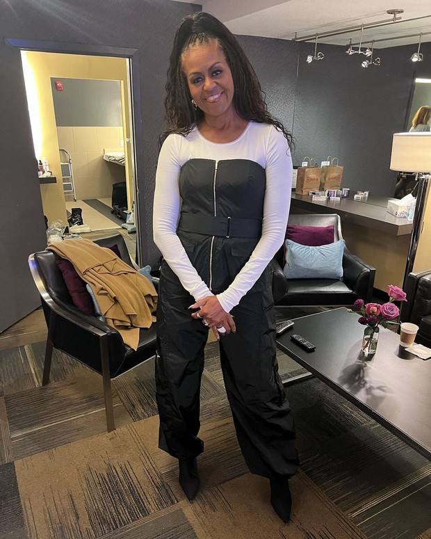 Gaya Michelle Obama saat tur buku di San Francisco/