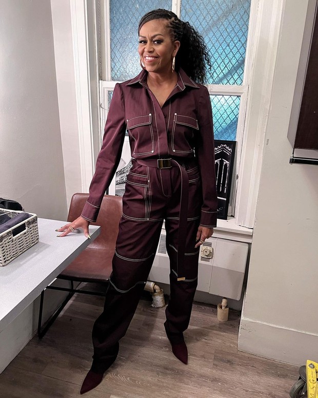 Gaya Michelle Obama saat tur buku di Chicago/