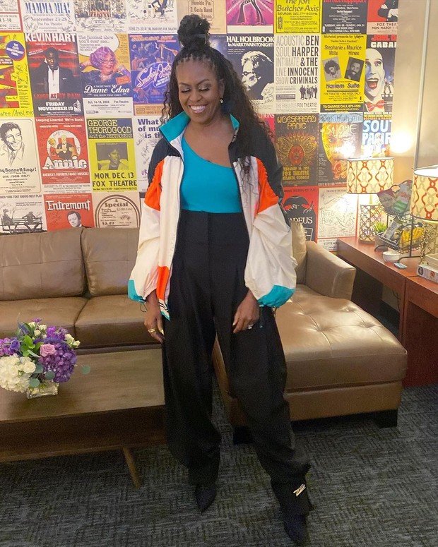 Outfit tur buku The Light We Carry di Atlanta/