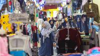 Geliat Pasar Tanah Abang saat Dibuka Usai Libur Tahun Baru 2023