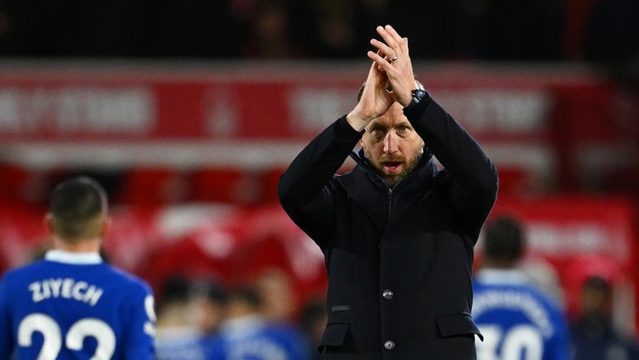 NOTTINGHAM, ENGLAND - JANUARY 01: Graham Potter, Manager of Chelsea applauds fans after the Premier League match between Nottingham Forest and Chelsea FC at City Ground on January 01, 2023 in Nottingham, England. (Photo by Clive Mason/Getty Images)