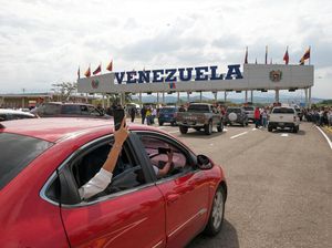 Hore! Warga Venezuela-Kolombia Bisa Lintasi Perbatasan Lagi