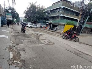 Dinas SDA Ungkap Penyebab Truk Terperosok Sumur Resapan di Batu Ceper Jakpus Dinas SDA Ungkap Penyebab Truk Terperosok Sumur Resapan di Batu Ceper Jakpus