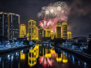 Kala Kembang Api dan Gedung-gedung di Filipina Menyala, Bikin Takjub