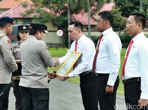 Tekan Kejahatan di Surabaya, 7 Anggota Satreskrim dapat Penghargaan Tekan Kejahatan di Surabaya, 7 Anggota Satreskrim dapat Penghargaan