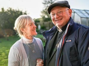 Kisah Suster dan Biarawan yang Jatuh Cinta Lalu Menikah