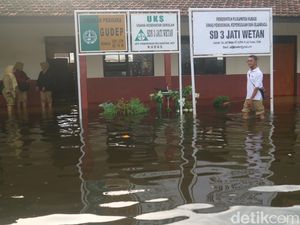 Penampakan SD di Kudus Kebanjiran Setinggi 50 Cm