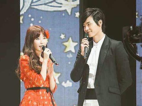 Lee Jong Suk dan IU saat menjadi co-host di MBC Inkigayo