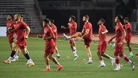 Jika bisa meraih poin, baik menang atau seri, Timnas Indonesia dipastikan lolos ke semifinal. Seandainya kalah, Fachruddin Wahyudi Aryanto dan kawan-kawan juga masih punya peluang lolos dengan syarat Thailand meraih kemenangan atau bermain imbang dengan Kamboja.  