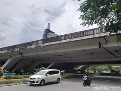 Lubang Ini yang Bikin Pesepeda Jatuh di Semanggi Jakarta