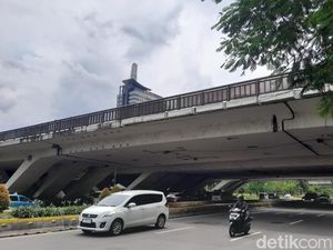 Lubang Ini yang Bikin Pesepeda Jatuh di Semanggi Jakarta Lubang Ini yang Bikin Pesepeda Jatuh di Semanggi Jakarta