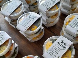 Nasi Imut Bu Henik Tawarkan Menu Nasi Kucing Empal Suwir-Udang Crispy