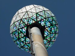 Momen Times Square Ball Diuji Coba Jelang Tahun Baru