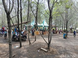 Warga Kota Probolinggo Pilih Pantai Permata Isi Liburan Awal Tahun