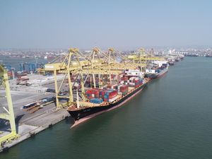 BUMN Pelabuhan Kebut Impor Beras- Kembangkan Kawasan Industri, Begini Caranya