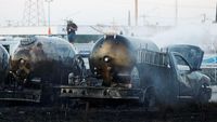 Sisa-sisa Truk Tanki yang Terbakar di Pom Bensin Meksiko