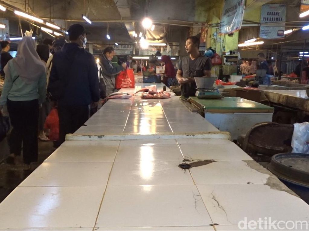 Ikan Laut Mulai Langka di Pasar Kosambi Bandung