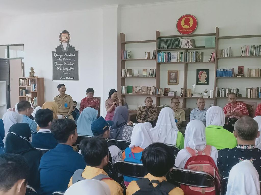 Ruang Baca Magetan Diresmikan, Bupati: Literasi Nilai Plus Setiap Pekerjaan Ruang Baca Magetan Diresmikan, Bupati: Literasi Nilai Plus Setiap Pekerjaan
