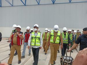 Heru Budi Cek Fasilitas Pengelolaan Sampah Rp 1 T yang Diluncurkan Anies