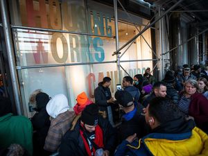 Potret Warga Serbu Apotek Ganja Pertama di New York