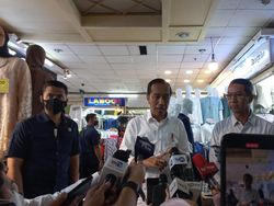 Tinjau Pasar Tanah Abang, Jokowi: Omzet Pedagang Lebih Baik Dibanding 2021