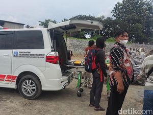 4 Pekerja Tertimbun Longsor Galian Proyek di Sleman, 1 Dilaporkan Tewas 4 Pekerja Tertimbun Longsor Galian Proyek di Sleman, 1 Dilaporkan Tewas