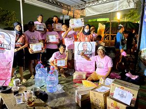 Srikandi Ganjar Bangun Posko-Bagikan Bansos ke Korban Banjir Semarang