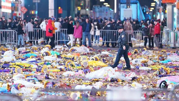 Duh, Sampah Menumpuk di Times Square New York Usai Pesta Tahun Baru