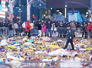 Duh, Sampah Menumpuk di Times Square New York Usai Pesta Tahun Baru