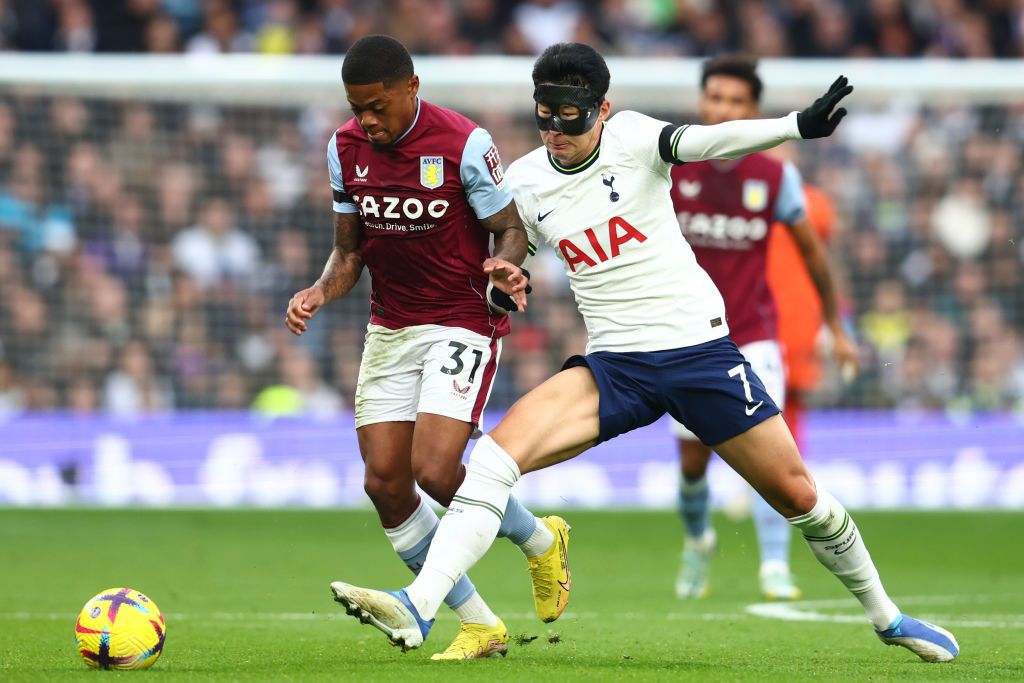 LONDON, ENGLAND - JANUARY 01:  Son Heung-Min of Tottenham Hotspur challenges Leon Bailey of Aston Villa during the Premier League match between Tottenham Hotspur and Aston Villa at Tottenham Hotspur Stadium on January 1, 2023 in London, United Kingdom. (Photo by Chris Brunskill/Fantasista/Getty Images)