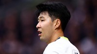 Son Heung-min menjadi pemain yang bisa ikutan terimbas nasib Conte. Winger asal Korea Selatan itu menjadi topskor musim lalu, namun kesulitan musim ini. Jika Conte dipecat, maka Son Heung-min bisa saja ikutan dilepas Tottenham juga. (Foto: Getty Images/Clive Rose)