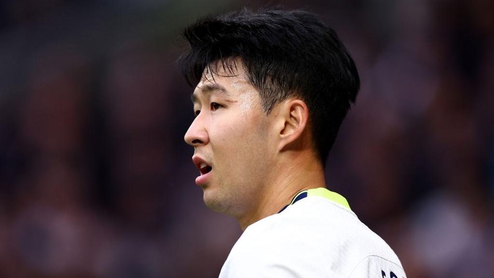 Son Heung-min LONDON, ENGLAND - JANUARY 01: Heung-Min Son of Tottenham Hotspur looks on without his mask during the Premier League match between Tottenham Hotspur and Aston Villa at Tottenham Hotspur Stadium on January 01, 2023 in London, England. (Photo by Clive Rose/Getty Images)