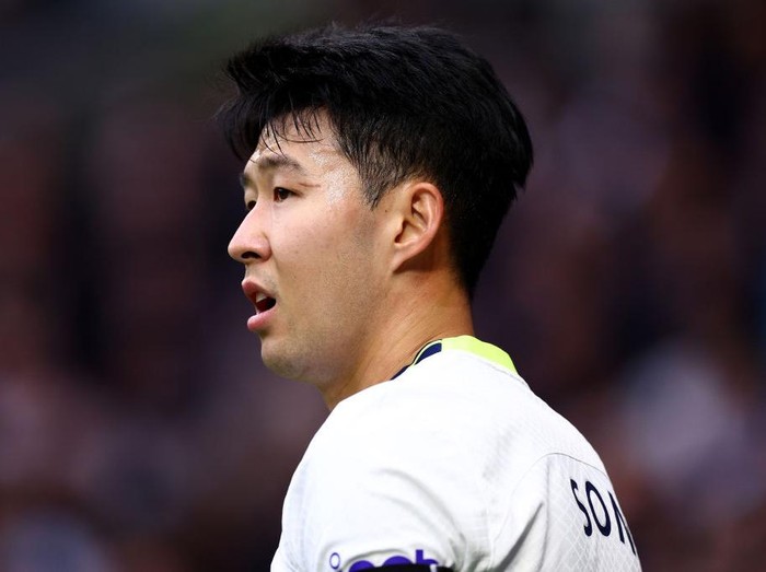 LONDON, ENGLAND - JANUARY 01: Heung-Min Son of Tottenham Hotspur looks on without his mask during the Premier League match between Tottenham Hotspur and Aston Villa at Tottenham Hotspur Stadium on January 01, 2023 in London, England. (Photo by Clive Rose/Getty Images)