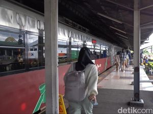 Jadwal Keberangkatan KA di Bandung Terlambat gegara Banjir Semarang Jadwal Keberangkatan KA di Bandung Terlambat gegara Banjir Semarang