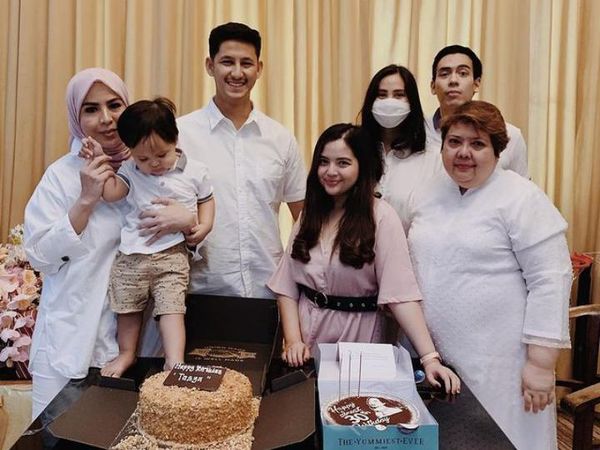 Melahirkan Anak Kedua, Ini 10 Potret Kulineran Tasya Kamila Bersama Keluarga