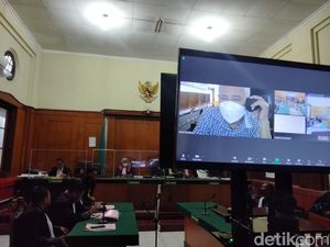Tikam Pacar Mantan Istri, Pria di Surabaya Divonis 1 Tahun Penjara Tikam Pacar Mantan Istri, Pria di Surabaya Divonis 1 Tahun Penjara