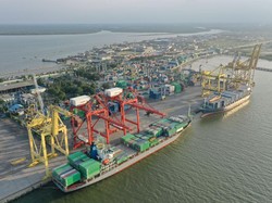 Antisipasi Cuaca Buruk, Tinggi Penumpukan Peti Kemas Dibatasi