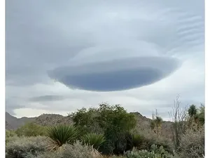 Geger UFO di Langit Amerika, Awan atau Pesawat Alien?