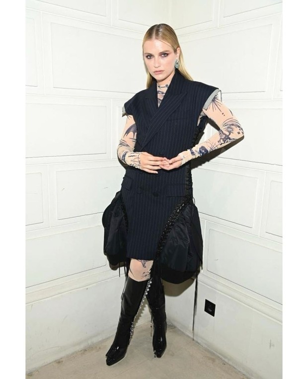 Vest Dress Camille Razat/Sumber: IG @camillerazat