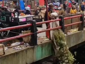 Warga Buang Sampah Sembarangan, Anggota DPRD Bogor Dorong Program Bank Sampah Warga Buang Sampah Sembarangan, Anggota DPRD Bogor Dorong Program Bank Sampah