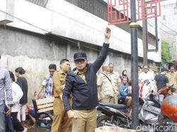 Bima Arya Geram Trotoar Jl Pedati Bogor Dipenuhi Pedagang: Kosongkan!