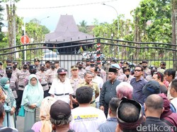 Warga Lengkong Banjarnegara Tagih Pemberhentian Kades yang Dituding Zina