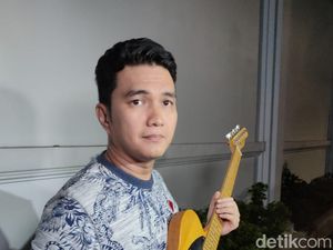 Aldi Taher Ungkap Sejarah di Balik Gitar yang Dilelang Untuk Bantu Biaya Indra Bekti Aldi Taher Ungkap Sejarah di Balik Gitar yang Dilelang Untuk Bantu Biaya Indra Bekti