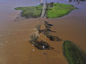Badai Dahsyat Terjang AS Sebabkan Banjir hingga Longsor