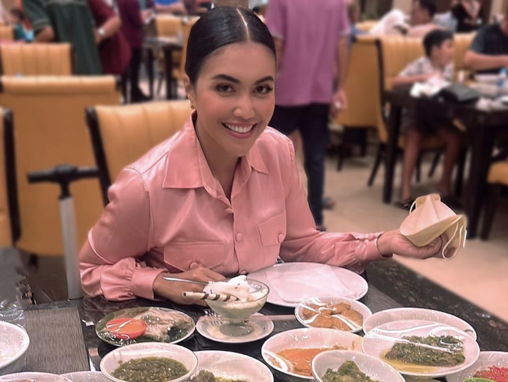 Bahagianya Denada Saat Rayakan Ultah Aisha hingga Makan Nasi Padang Bahagianya Denada Saat Rayakan Ultah Aisha hingga Makan Nasi Padang