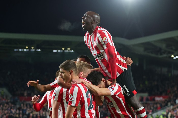 BRENTFORD, ENGLAND - JANUARY 02: Yoane Wissa of Brentford scores the teams second goal during the Premier League match between Brentford FC and Liverpool FC at Brentford Community Stadium on January 02, 2023 in Brentford, England. (Photo by Clive Rose/Getty Images)