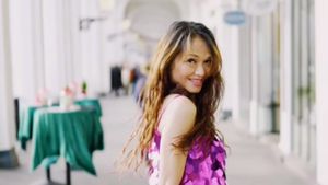 8 Foto Bunda Corla Joget Pakai Rok Mini saat Cuaca Dingin Jerman, Curi Atensi