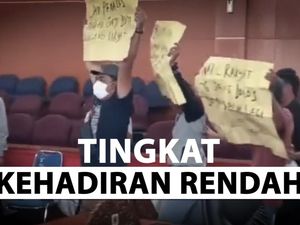 Momen Paripurna DPRD Depok Diprotes Gegara Dewan Banyak Absen