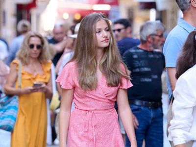 Adu Gaya Para Putri Kerajaan yang Beranjak Remaja Pakai Baju Casual