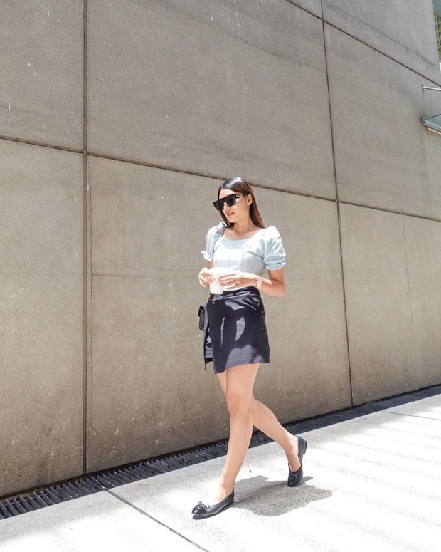 Gaya feminim ala Anissa Aziza Foto: Instagram.com/anissaaziza